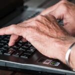 hands-545394_640